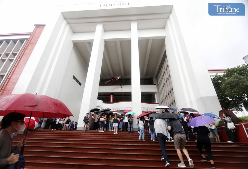 Thousands line up for UPCAT at UP Diliman